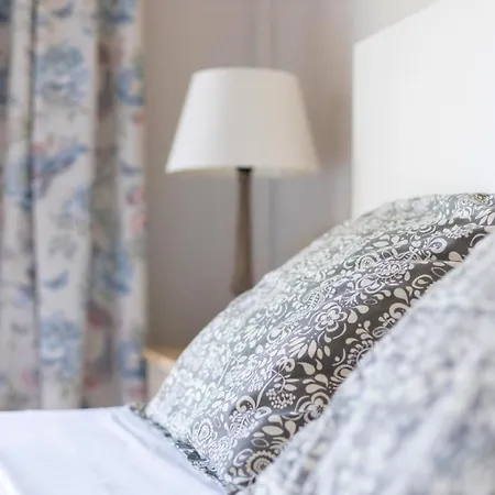 Lodging Guell Gaudi Barcelona